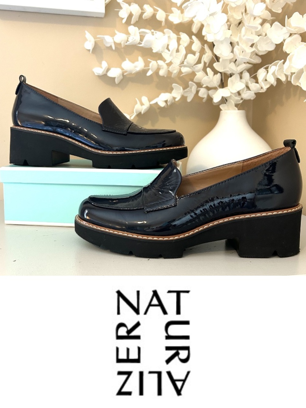 Like New! Naturalizer Darry Loafer Navy Patent Leather Size 7 Wide